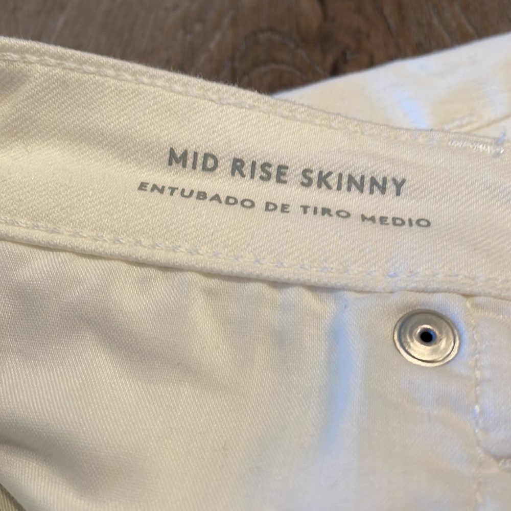 Universal Thread White Mid Rise Skinny Jeans - Picture 4 of 4